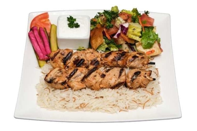 Assiette brochettes de poulet / Chicken Skewers Plate