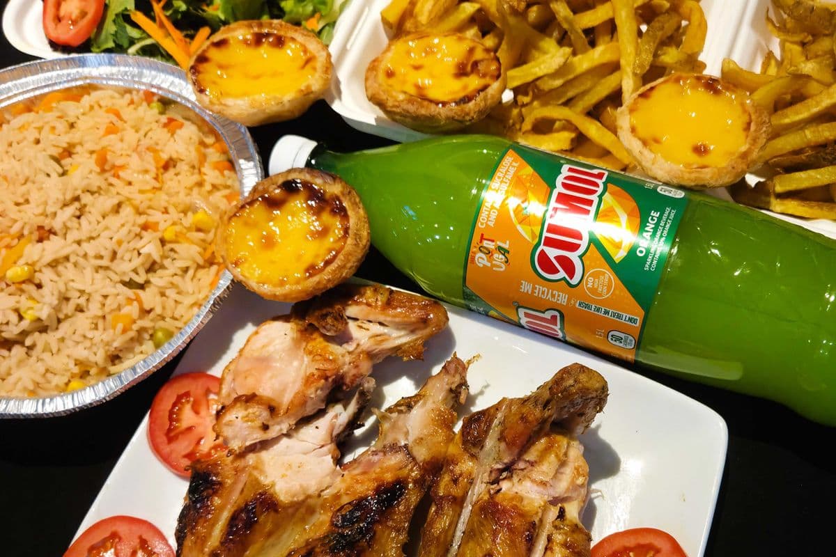 Le complet A4 - Poulet Entier (4 choix, 4 dessert et 4 Sumol) / The A4 Full meal