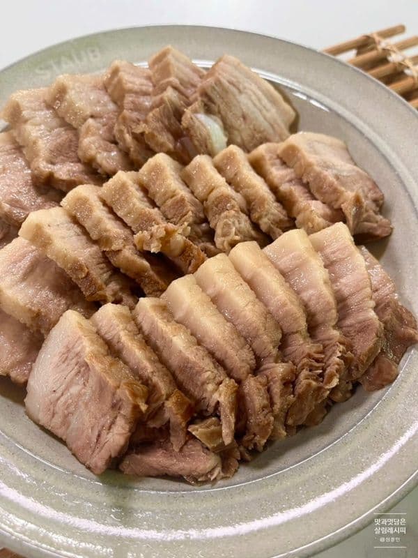 YORI-수육 소 Traditional Korean Braised Pork Small 