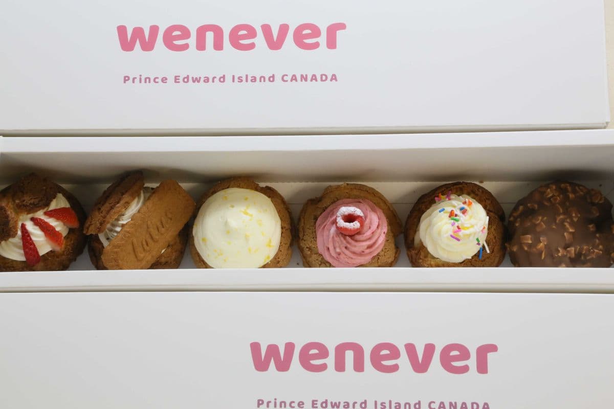 Cream Puff Box (6 Pieces)