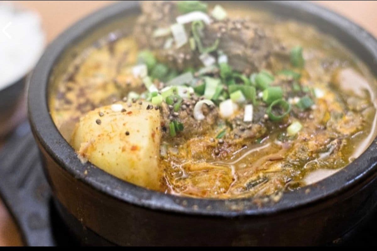 Gamjatang (Pork Bone Soup)