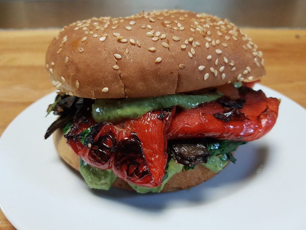 Pesto Vegan Burger / Burger végétalien au pesto