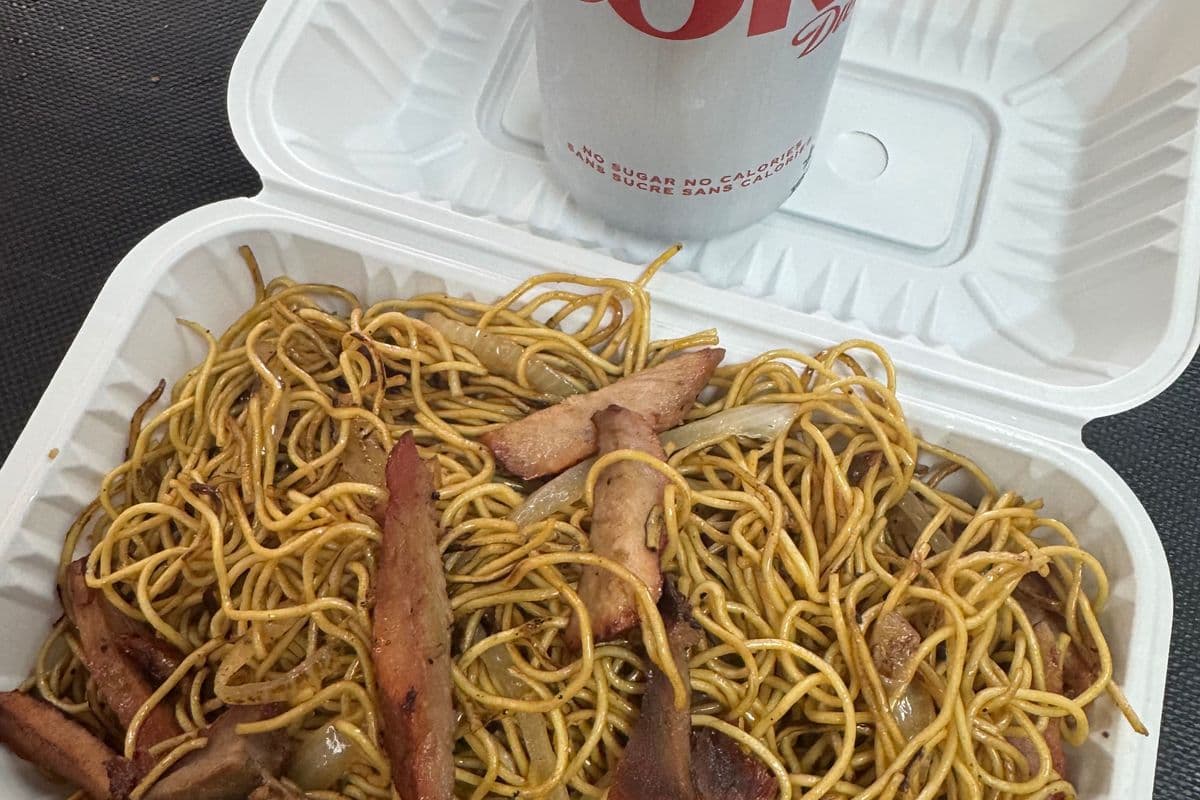 Combo C:Soy Fried egg noodles +Pop/套餐C：叉烧炒面+饮料