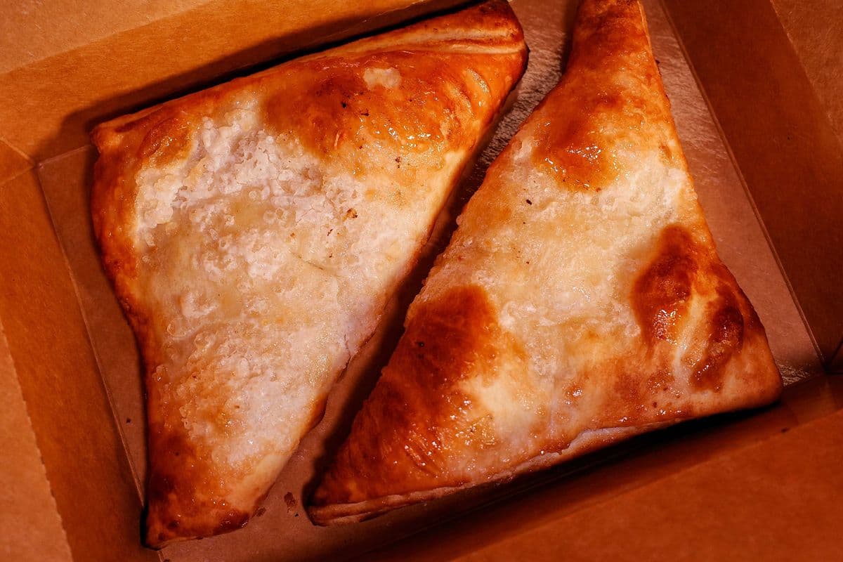 Apple Turnovers 🍏🍎🥐 (2 Pcs)