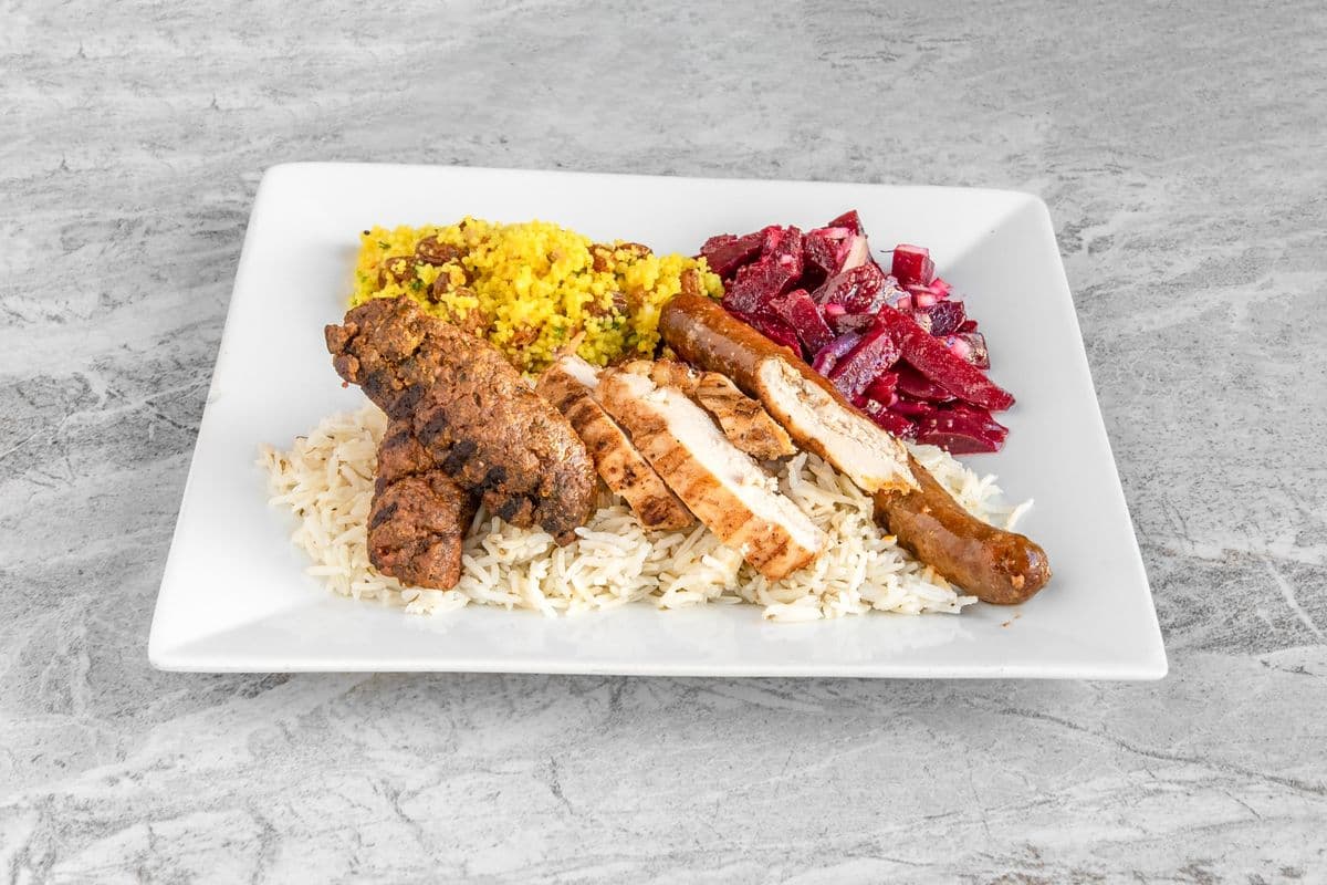 Assiette aux trois viandes (poulet gyro et merguez) / Three Meats Plate (Chicken Gyro and Merguez)