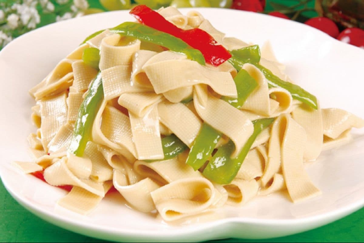 Shredded Tofu Skin and Hot Pepper Stir Fry（尖椒干豆腐）