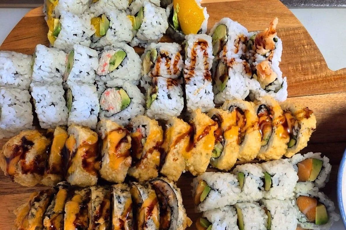 Clover Roll Party (44 pcs, Good for 3-4)