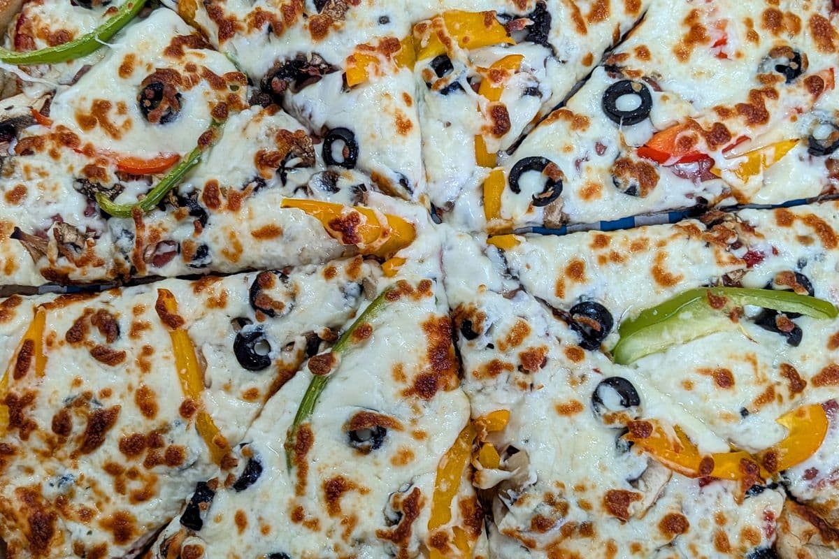 Deluxe Pizza 14"