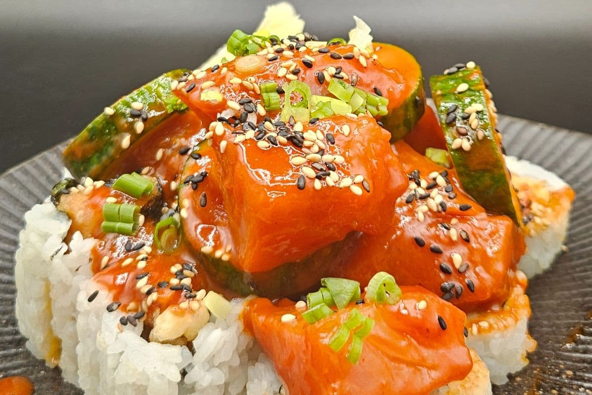 Volcano Roll (8 pcs)