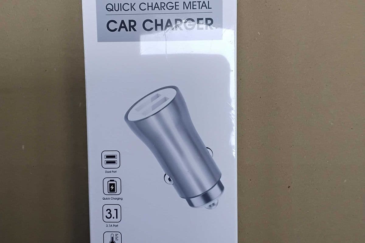 3.1A Dual port quick charge, dual usb port car charger.