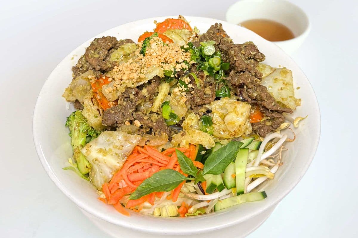 32. Stir Fried Lemongrass Beef and Vegetables