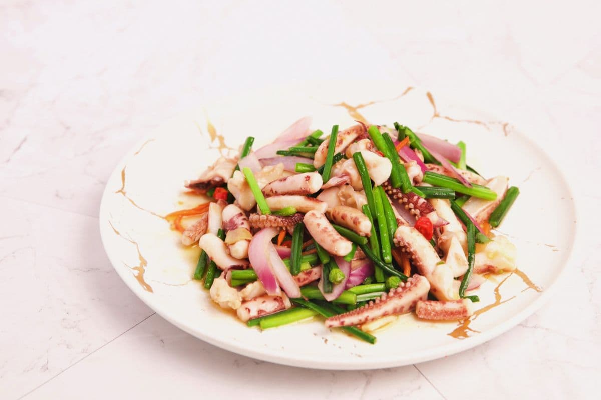 166. Stir-Fried Squid Tentacles with Chinese Chives - 爆炒鱿鱼须