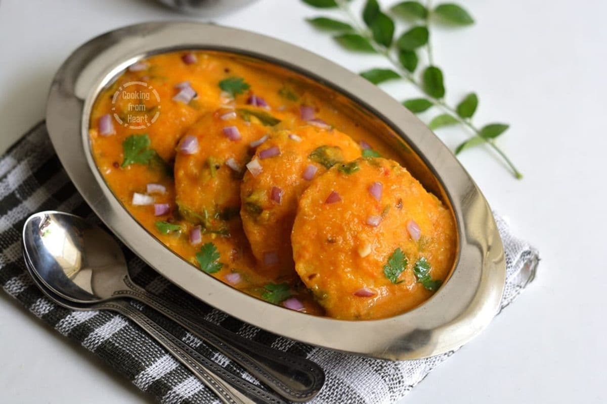 U8. Sambar or Rasa Idlies (2 Pcs)
