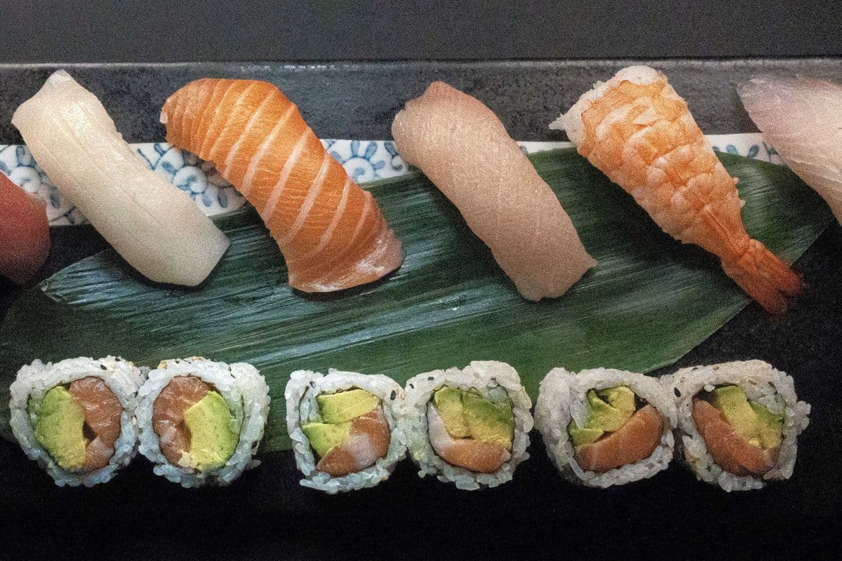 1061. Roll & Sushi Combo A