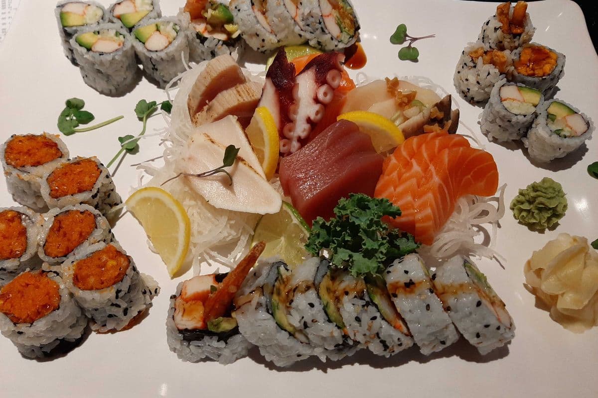 PT2 Sashimi and Maki Medium (42 pcs)