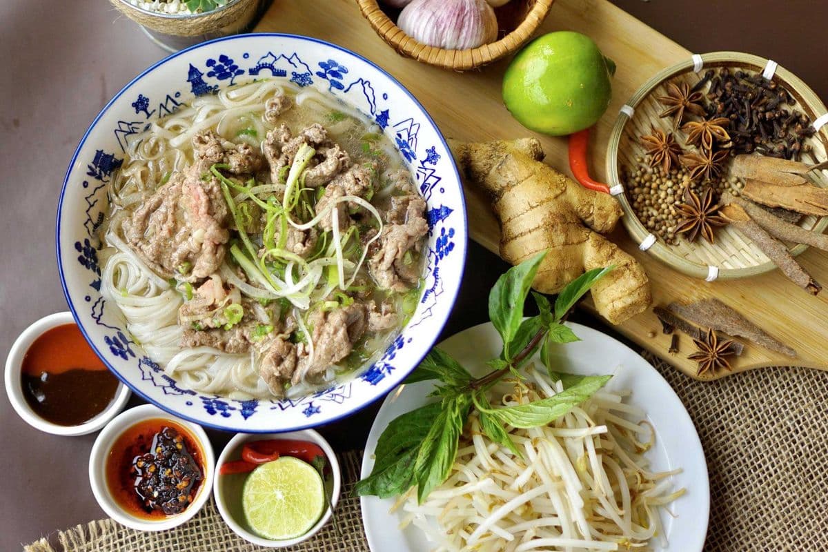 P3. Stir - Fried Rare Beef Pho / Phở Tái Lăn