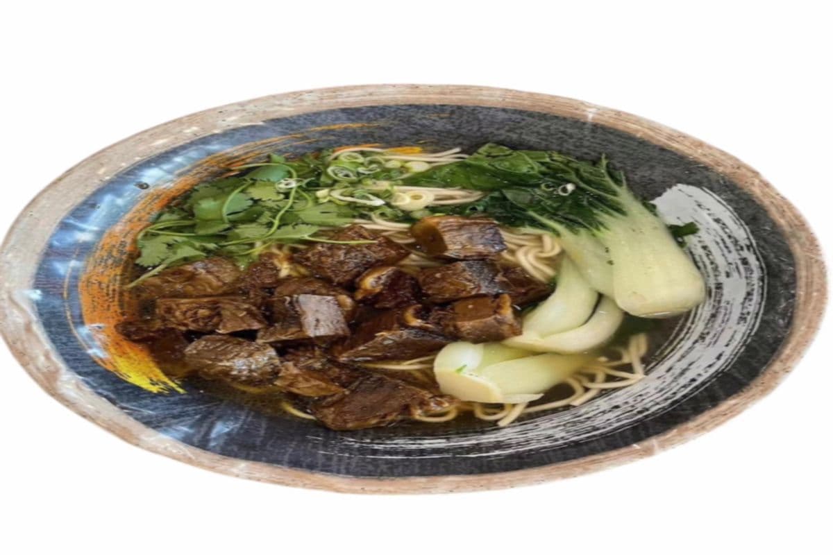 Braised Beef Pulled Noodle (牛腩面)