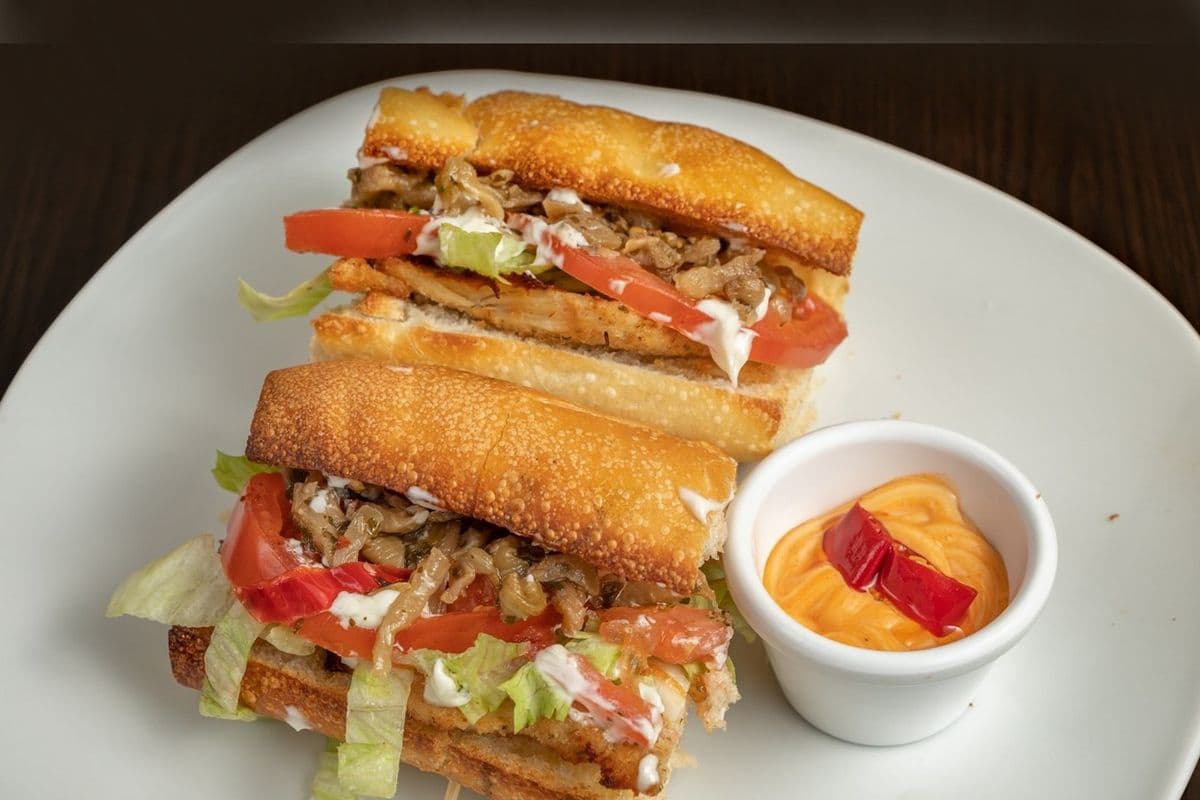Sandwich au poulet et fromage provolone / Chicken and Provolone Cheese Sandwich