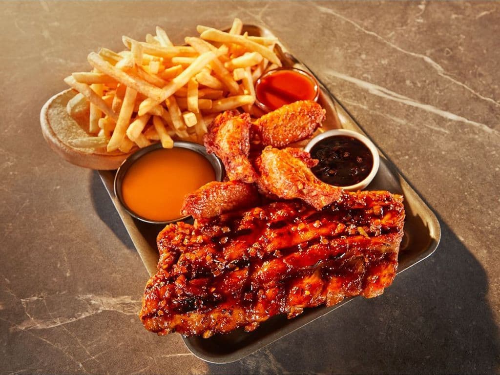 Demi-côtes levées et 4 ailes - Temps limité / Half Rack of ribs + 4 wings - Limited time