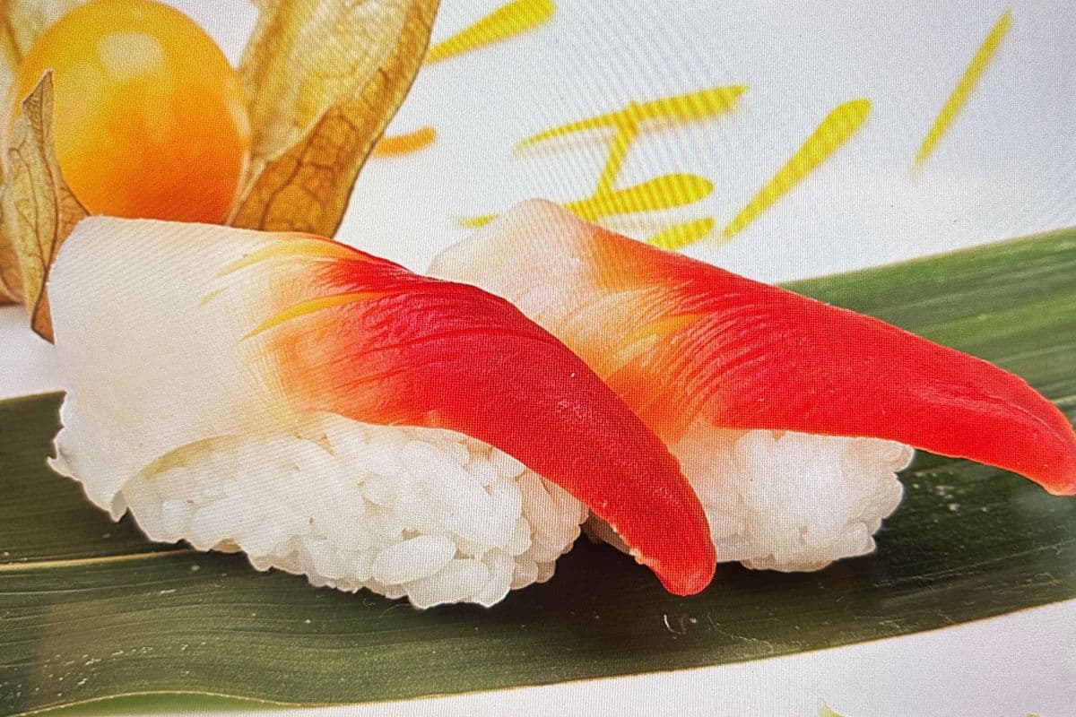Surf Clam Sushi (2 pcs)