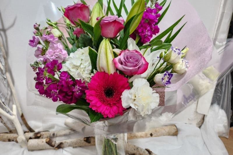Lily's and Roses Lisianthus