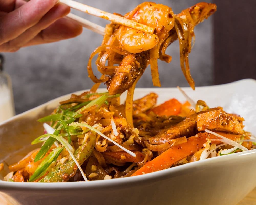 Chicken 'n' Shrimp Pad Thai