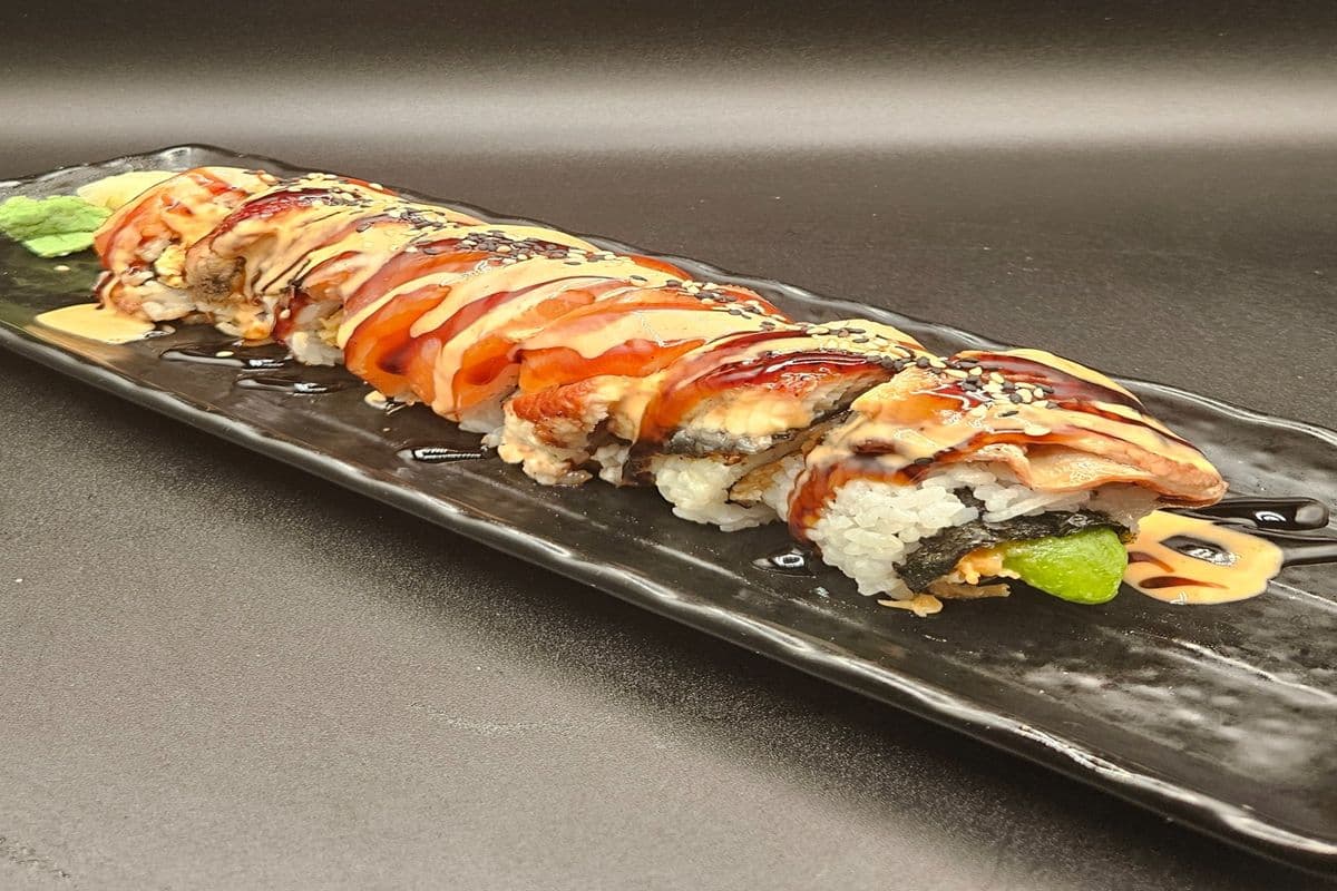 Black Orange Roll (8 pcs)