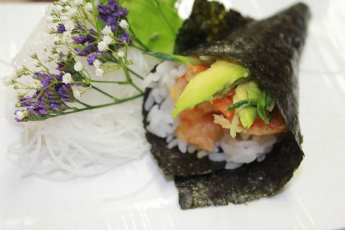 C28. Sweet Potato AvocadoHand Roll (2 Pcs)