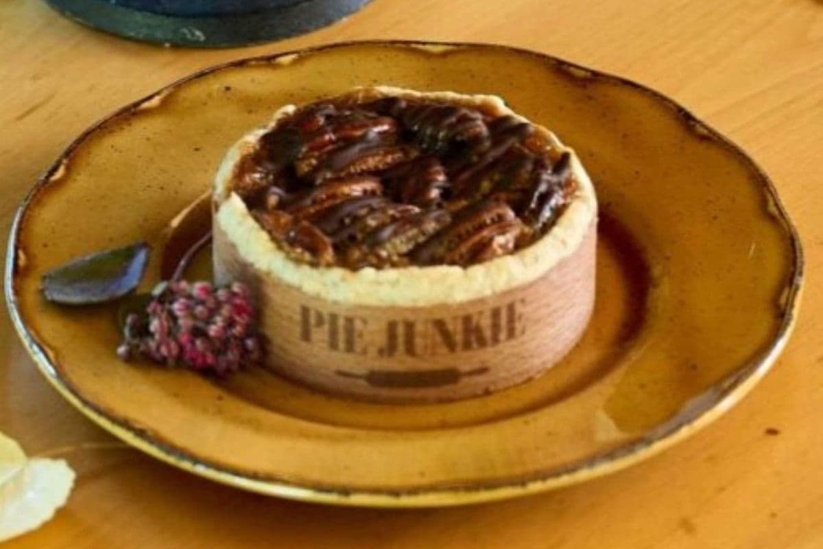 Maple Pecan Pie with Chocolate Drizzle (8 cm)