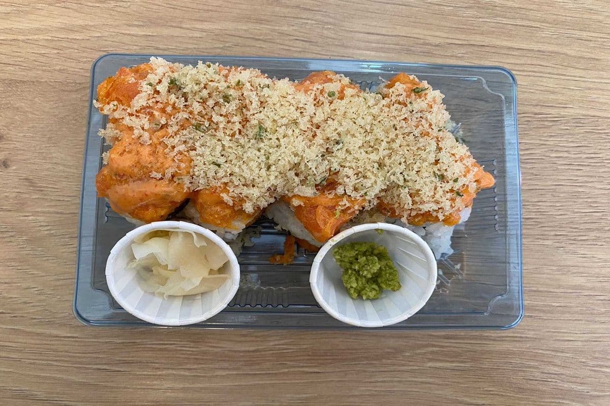 Double Spicy Salmon Crunchy Roll (8 pcs)