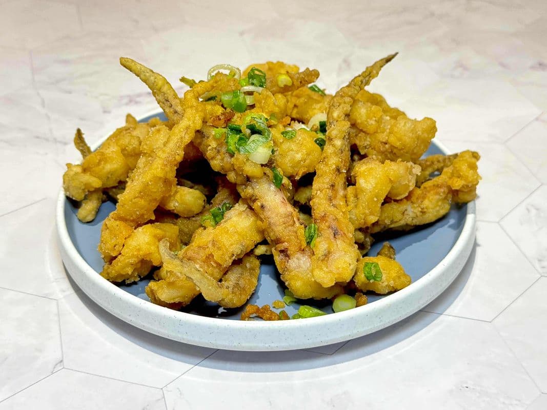 Crispy Squid Tentacles / 酥炸魷魚鬚 (例)
