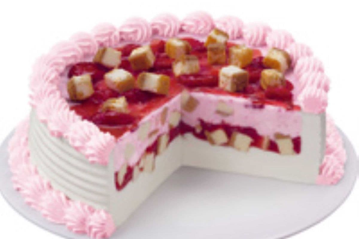 8-Inch Strawberry Cheesecake Blizzard® Cake