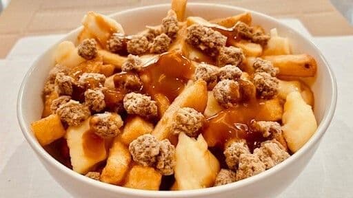 Grande Poutine Boeuf Haché / Large Ground Beef Poutine