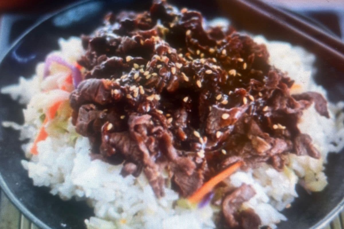 Beef teriyaki rice bowl (铁板牛肉汁饭）