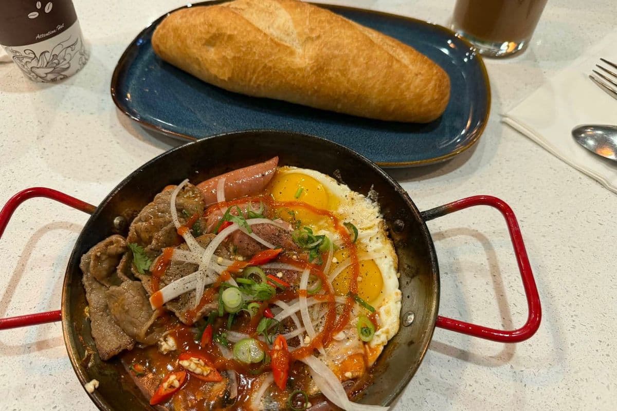 BM3. Bánh Mì Chảo Saigonese - Banh Mi served with sizzling skillet