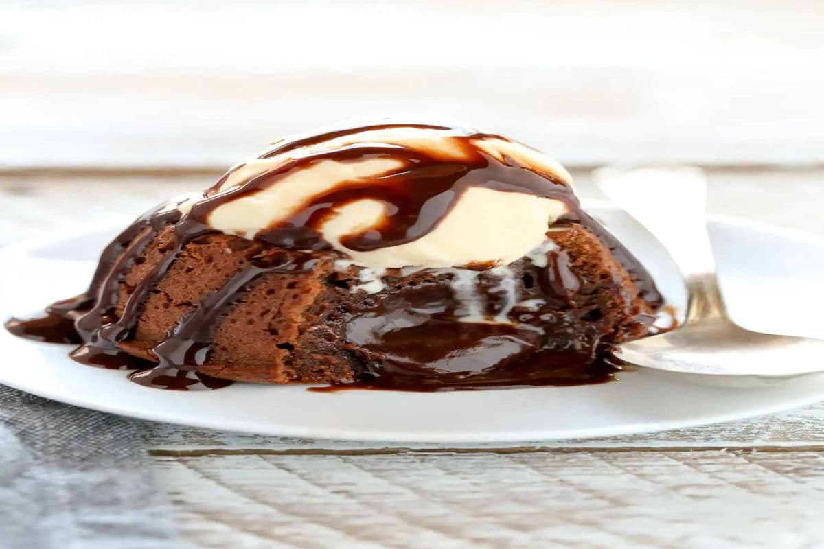 CHOCO LAWA CAKE WITH ICE CREAM