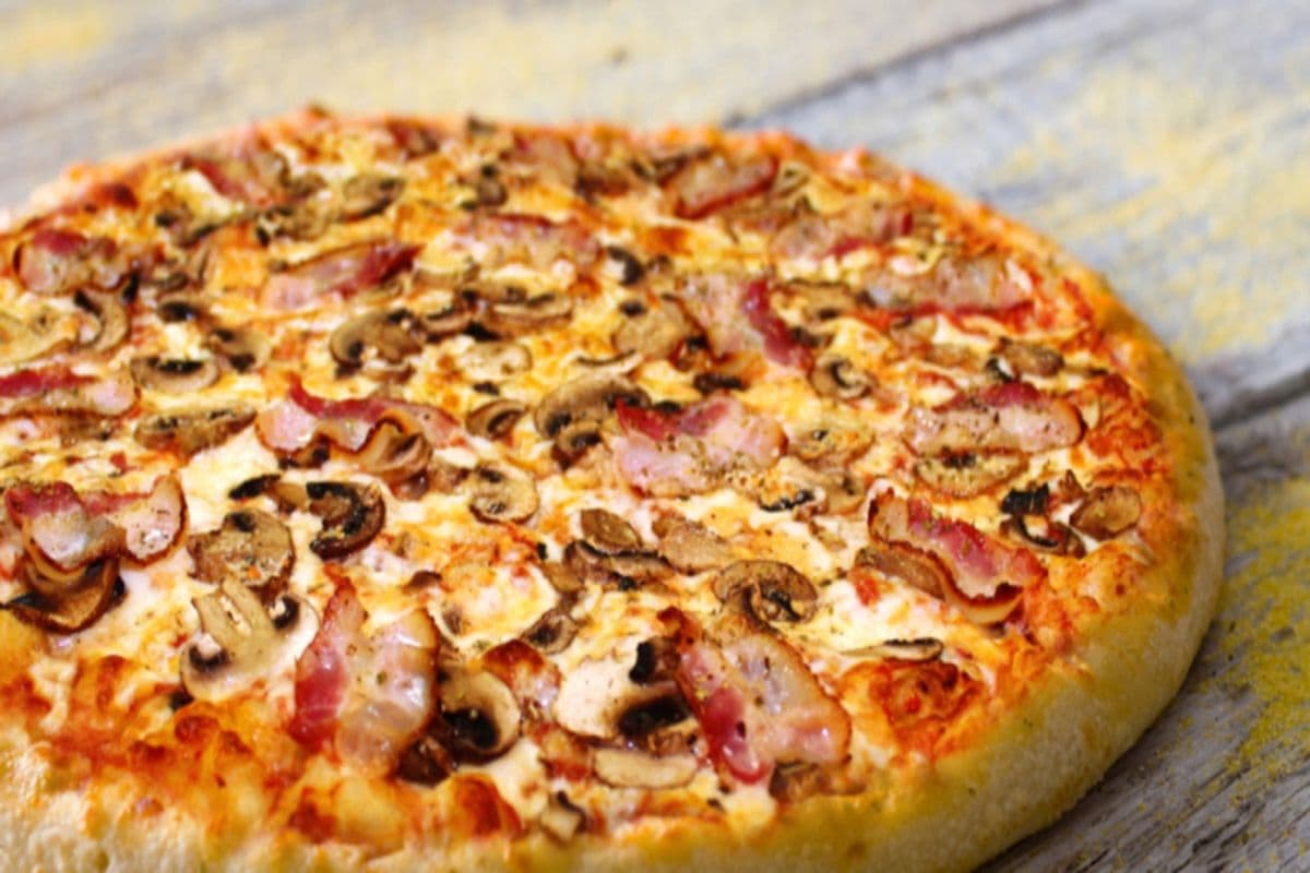 Large Americana Pizza
