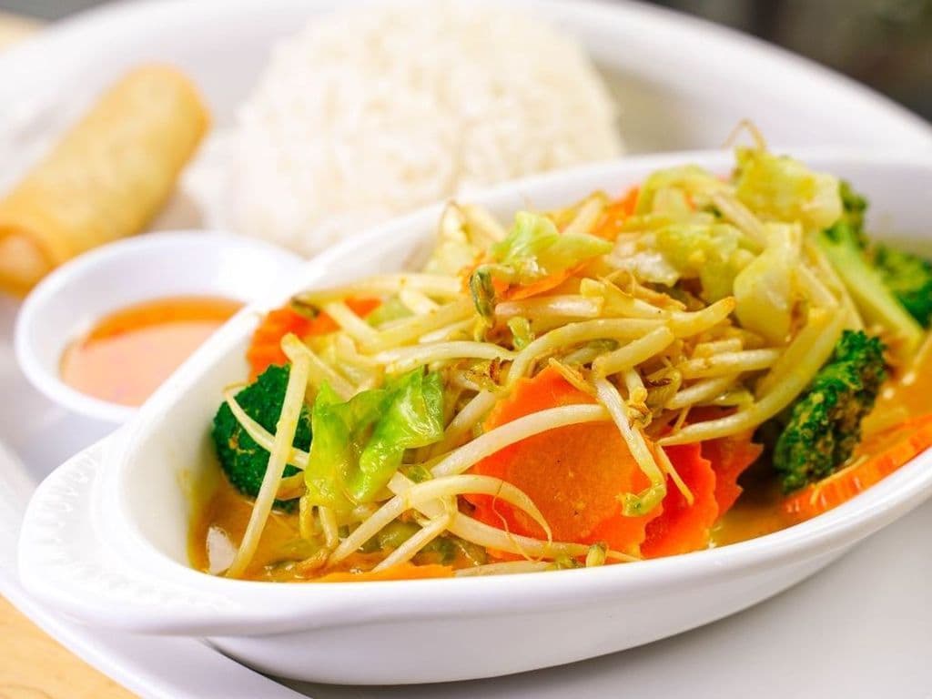 L8. Fresh Vegetable Stir Fry in Curry Lunch Special