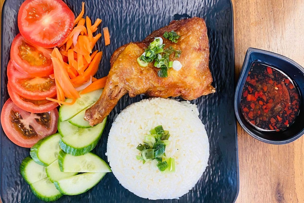 Steamed Rice with Fried Chicken