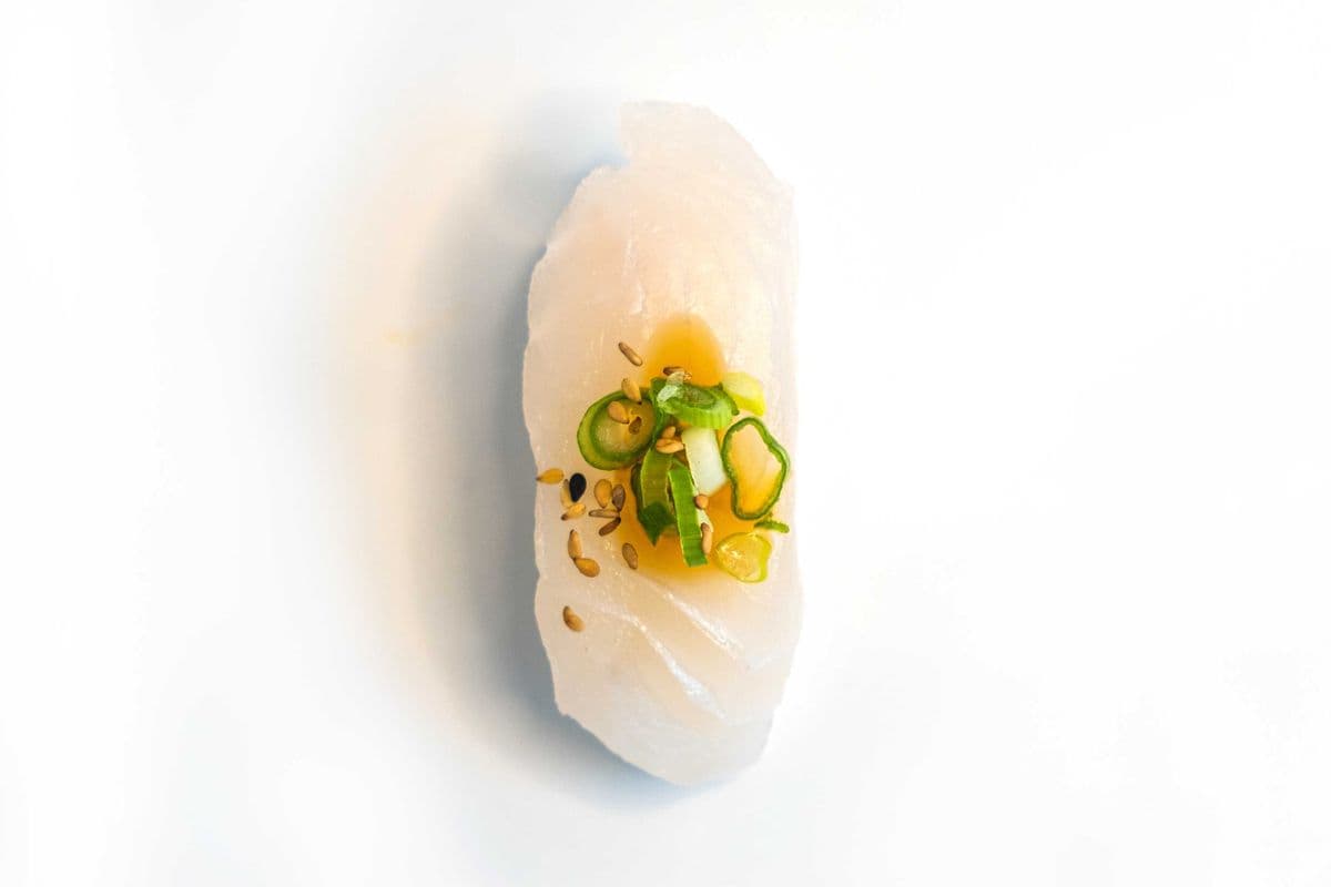 06. Nigiri au poisson blanc / White Fish Nigiri 2pcs
