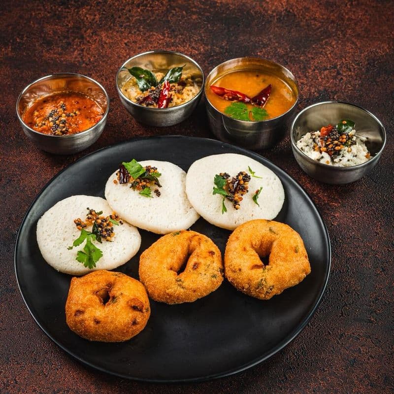 2 Idli & 1 Vada Combo