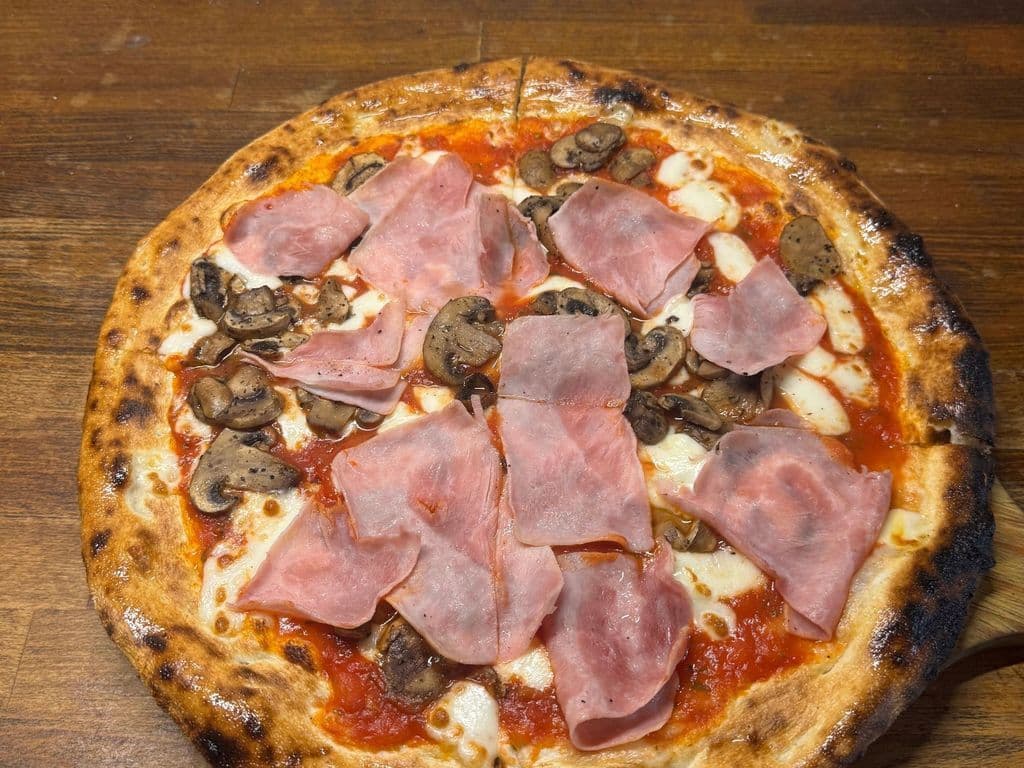 Prosciutto E Funghi Pizza