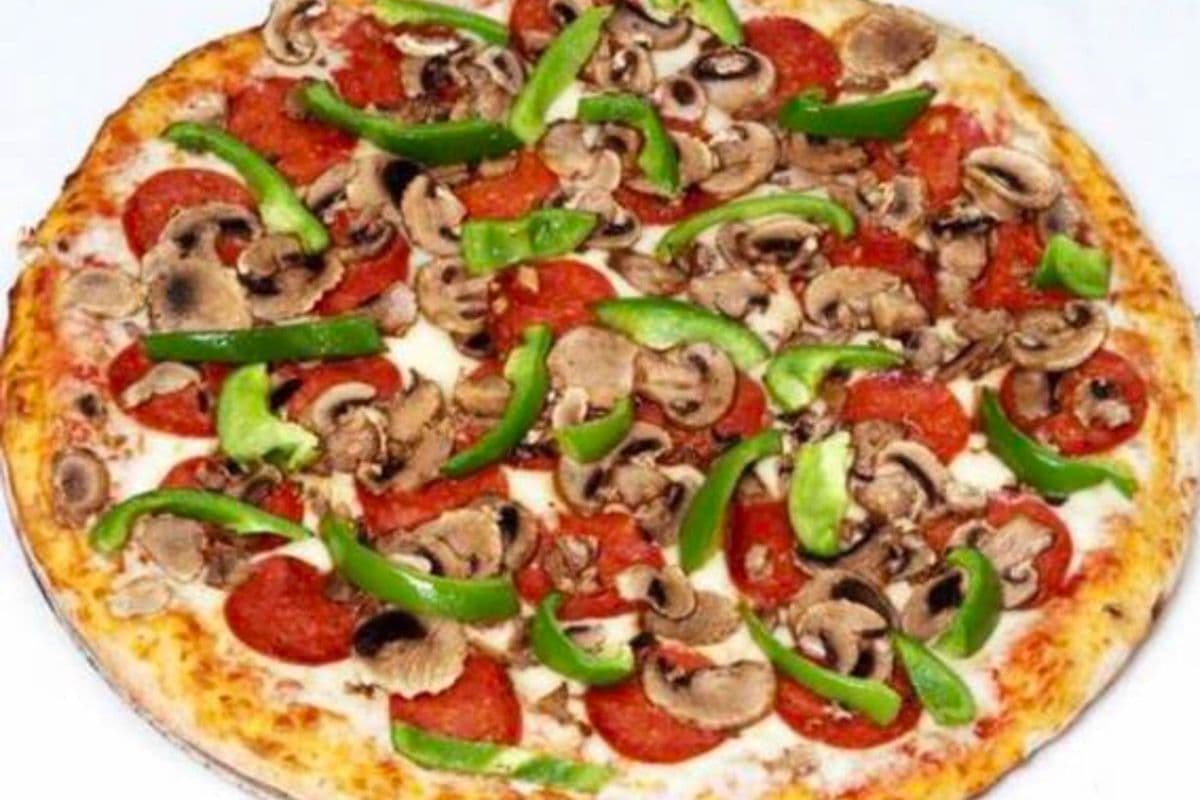 Small Deluxe Pizza