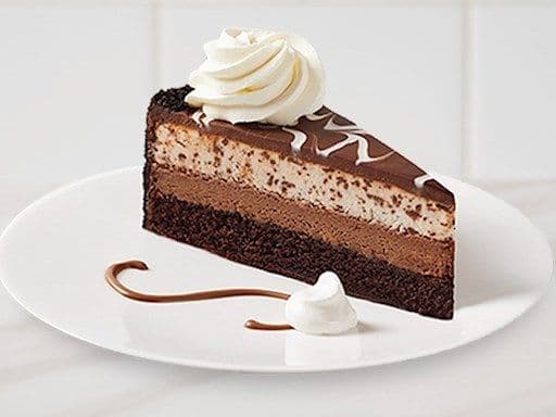 Chocolate Tuxedo cheesecake slice / Tranche de Gâteau au Fromage Chocolat Tuxedo