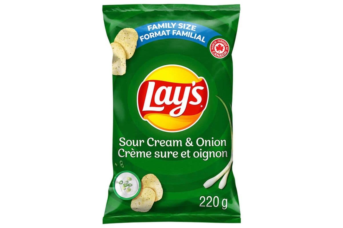 Lay's Sour Cream & Onion Chips (220 g)