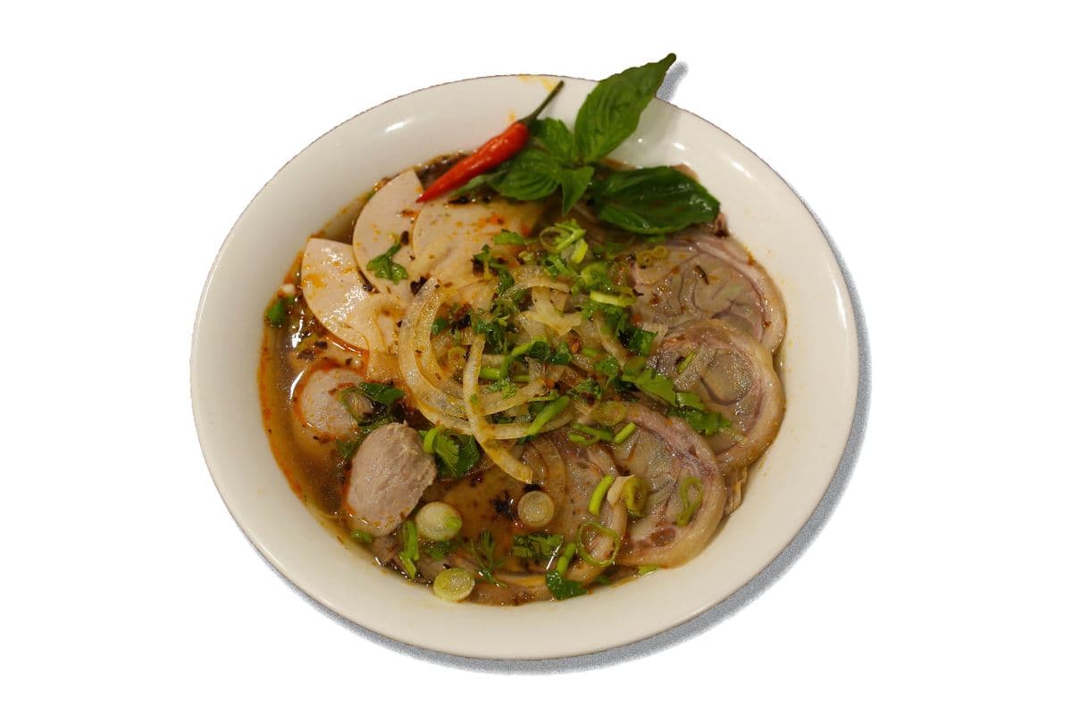 52. Hue Spicy Beef, Boneless Pork Feet, Ham, Thick Vermicelli Soup (Bun Bo Hue)