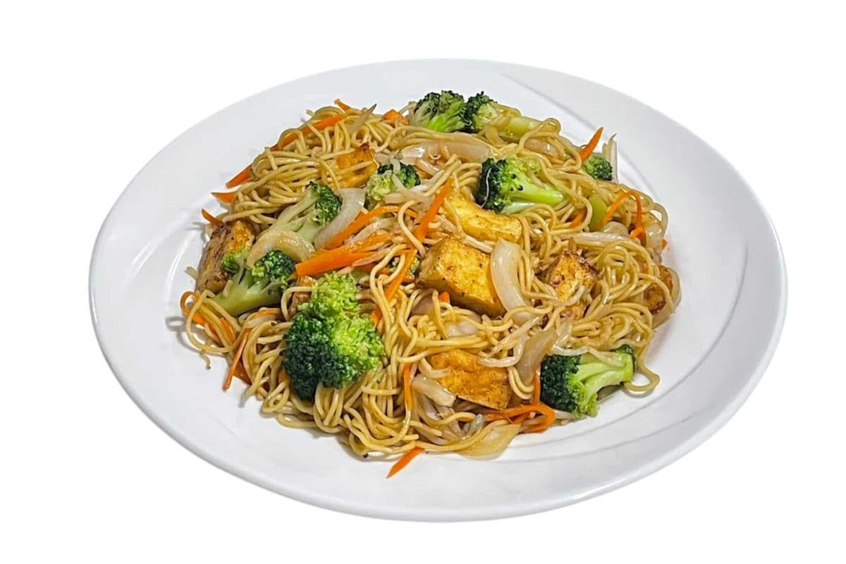 VG8. Cantonese Chow Mein with Veggies and Tofu