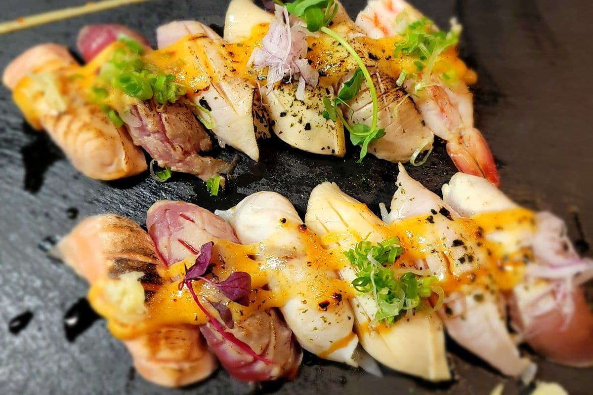 Aburi sushi (12 pcs)