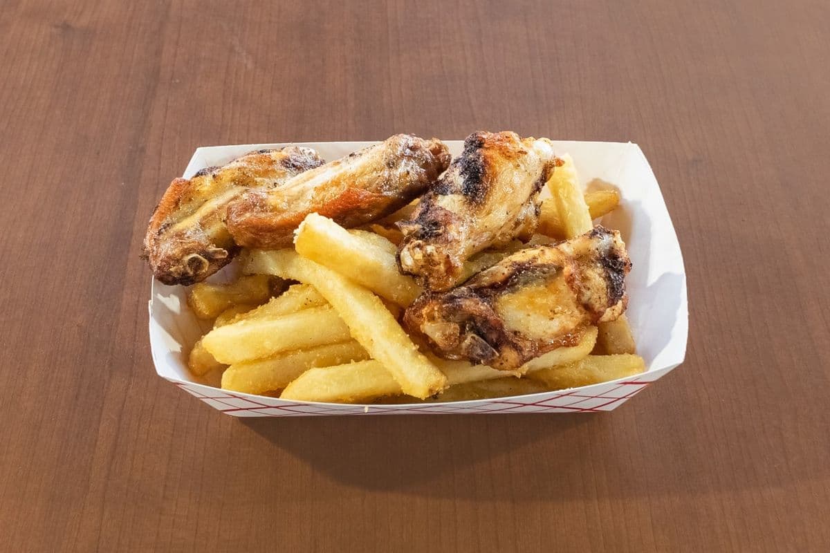 Jerk Wings with Homemade Fries (10 pcs)