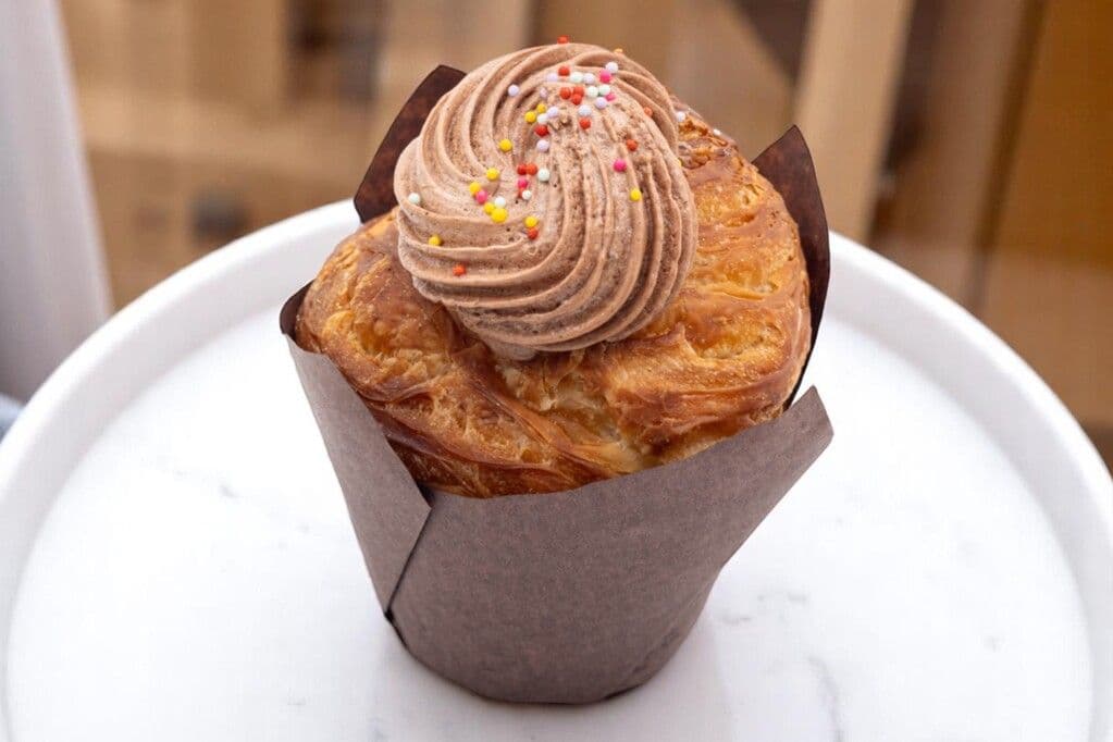 CROISSANTS - CRUFFIN - CHOCOLATE